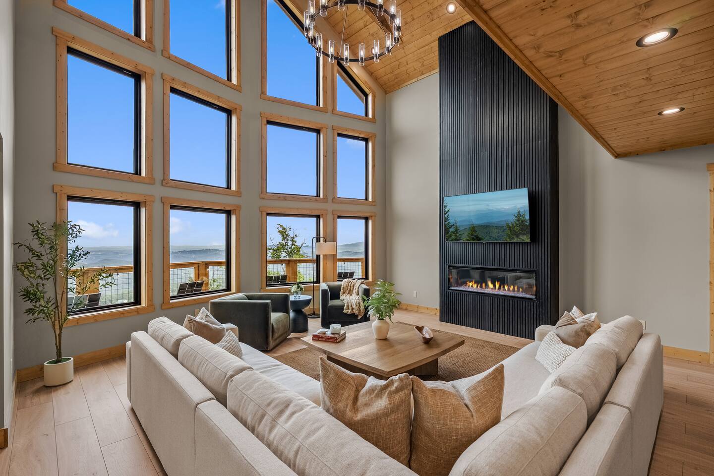 The View @ Piney – Swim Spa, Theater & Mountain Views – Gatlinburg, Tennessee cabin rental