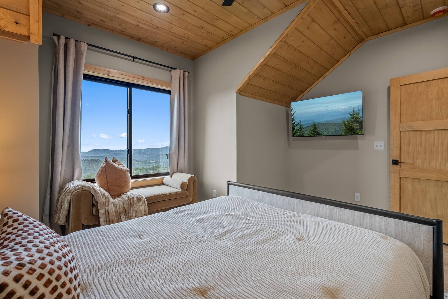 The View @ Piney – Swim Spa, Theater & Mountain Views – Gatlinburg, Tennessee cabin rental (photo 20)
