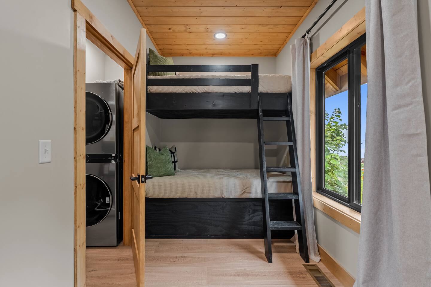 The View @ Piney – Swim Spa, Theater & Mountain Views – Gatlinburg, Tennessee cabin rental (photo 23)